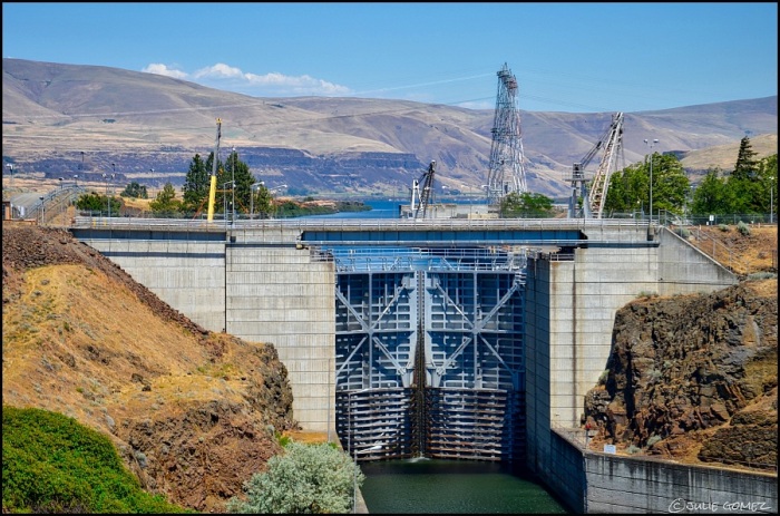 The Lock of the Dalles Dam